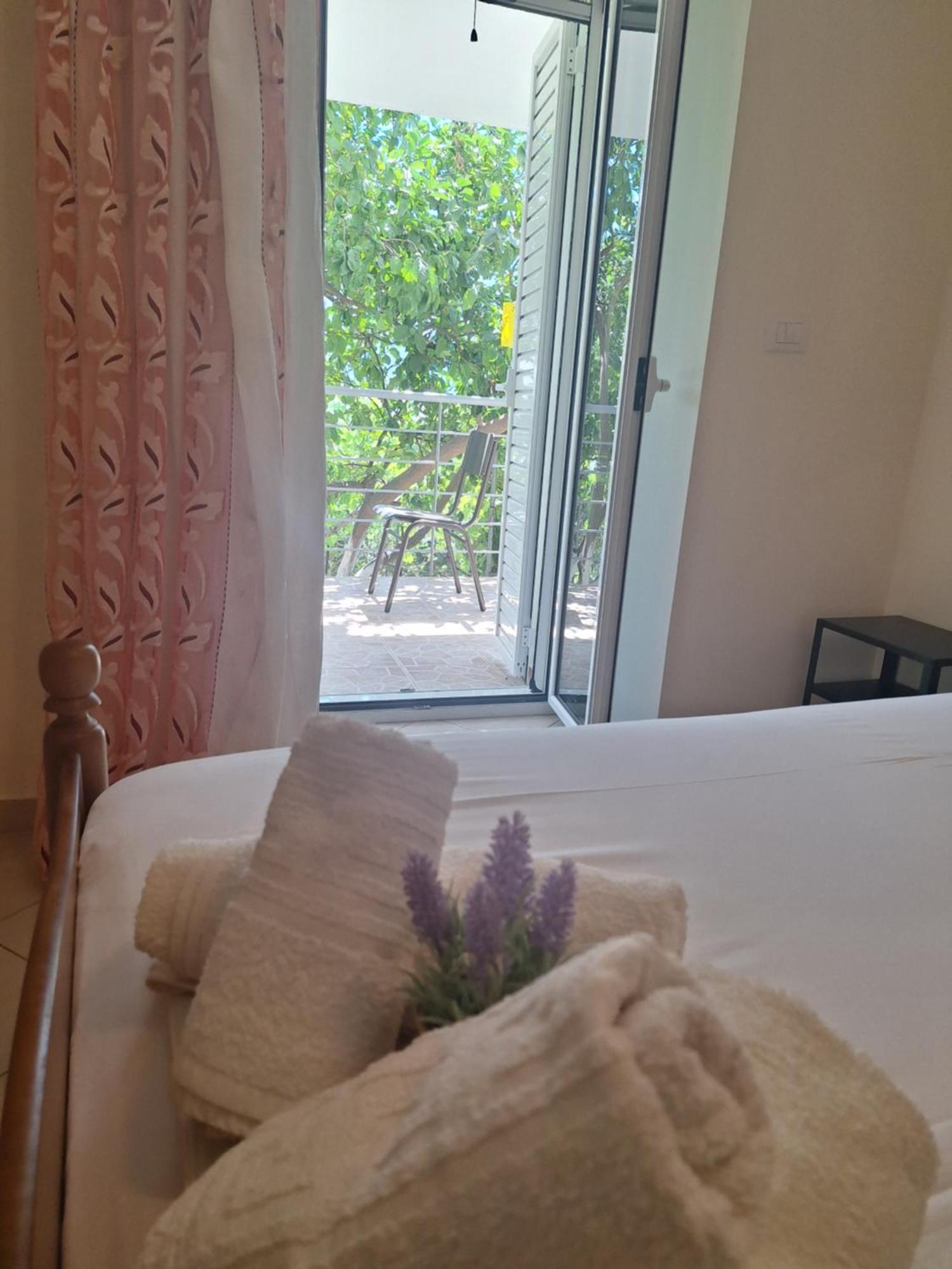 Lucas Apartments Himare Exterior foto